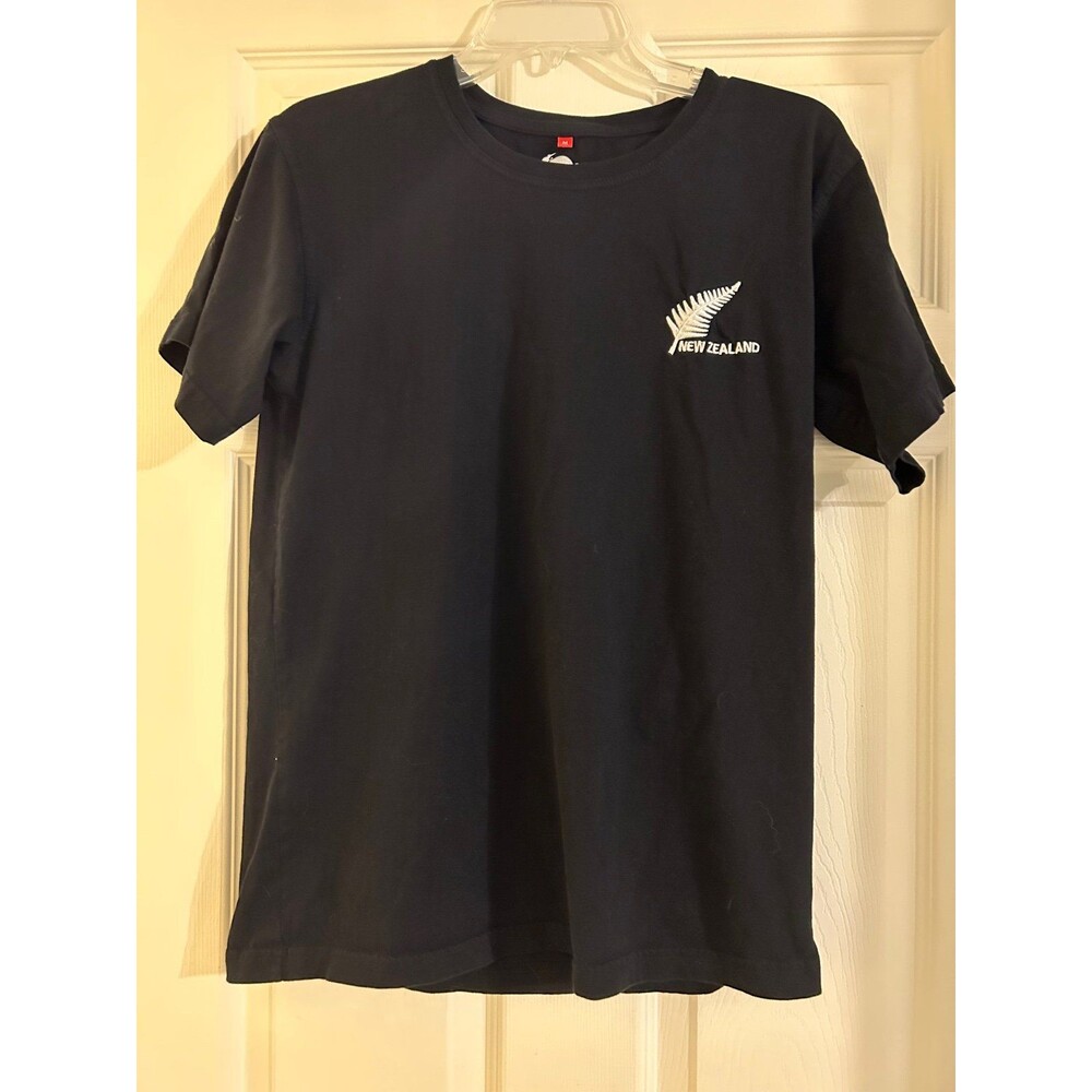 Kiwi Planet Embroidered New Zealand Fern Leaf mens Tshirt Size M